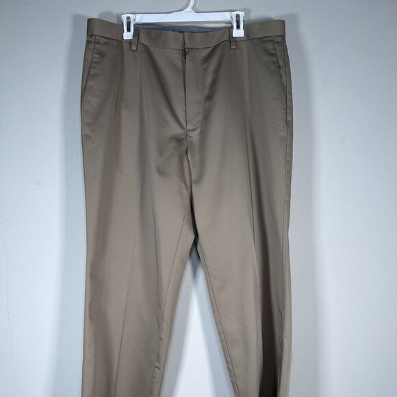 Dockers D3 Chino Pants Men's 38 x 30 CLASSIC FIT Straight Leg Beige Flat Front - Picture 1 of 15